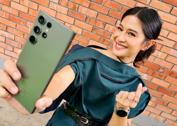 Dian Sastrowardoyo berbagi tips jalani hidup sehat dan produktif dengan Galaxy Ecosystem.