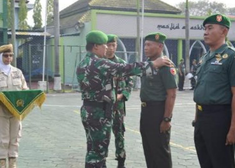 Upacara kenaikan pangkat di Makodim Bojonegoro.