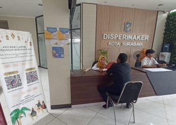 Posko pengaduan THR yang dibuka oleh Dinas Perindustrian dan Tenaga Kerja (Disperinaker)  Pemkot Surabaya.