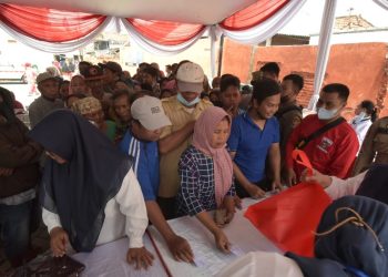 Garage Sale dan Sembako Ramadan di kantor TP PKK Kota Surabaya.