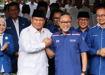 Ketua Umum Gerindra Prabowo Subianto bertemu dengan Ketua Umum PAN Zulkifli Hasan.