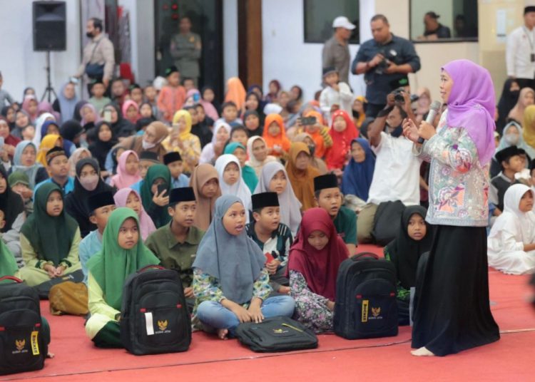 Gubernur Jatim Khofifah Indar Parawansa dalam Safari Ramadan di Kabupaten Jember.
