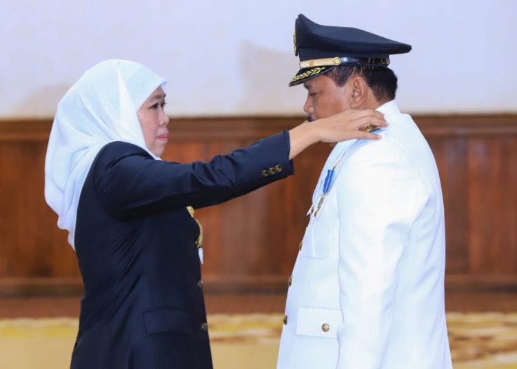 Wakil Bupati Nganjuk Marhaen Djumadi saat dilantik menjadi bupati Nganjuk oleh Gubernur Jawa Timur Khofifah Indar Parawansa.