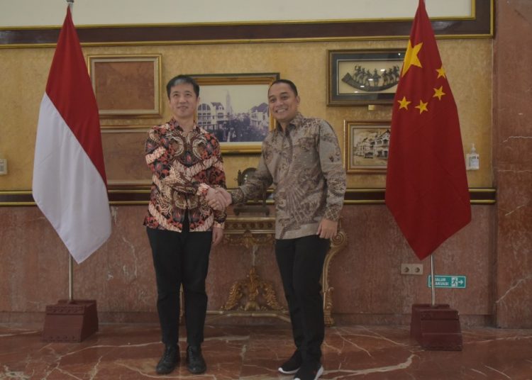 Wali Kota Surabaya Eri Cahyadi dan Konsul Jenderal Republik Rakyat Tiongkok (RRT) di Surabaya Xu Yong.