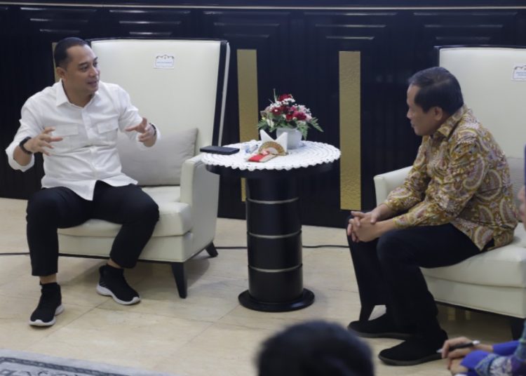 Wali Kota Surabaya Eri Cahyadi saat bertemu Direktur Pengkajian Materi PIP, Badan Pembinaan Ideologi Pancasila, Aris Heru Utomo.