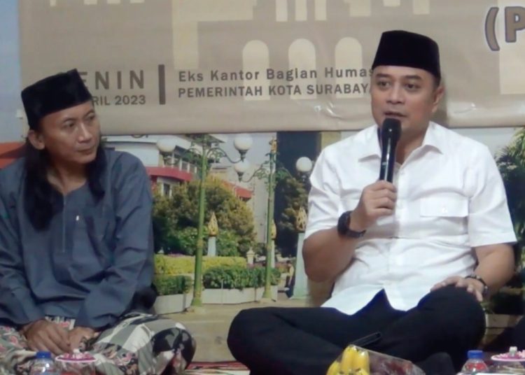 Wali Kota Surabaya Eri Cahyadi dalam ngaji bareng yang digelar Kelompok Kerja Wartawan Taman Surya.