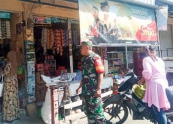 Babinsa Koramil 19/Bubulan melaksanakan kegiatan patroli kewilayahan di desa binaan.