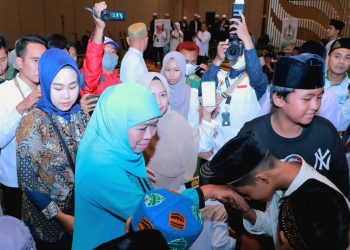 Gubernur Jawa Timur Khofifah Indar Parawansa kembali menyapa dan berbagi keceriaan bersama anak yatim piatu di Kota Malang.