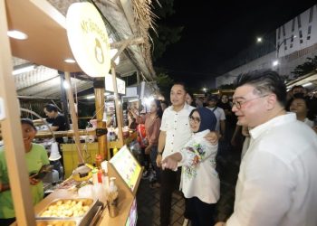 Wali Kota Eri Cahyadi dan istri menghadiri pembukaan Pasar Malam Tjap Toendjoengan di Pakuwon City Mal.