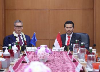 Wakil Gubernur Jawa Timur Emil Elestianto Dardak menerima kunjungan Duta Besar Uni Eropa untuk Indonesia dan Brunei Darussalam, Vincent Piket.