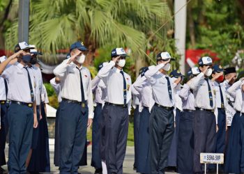 Upacara leringatan Hari Pendidikan Nasional (Hardiknas) tahun 2023 di halaman Taman Surya.