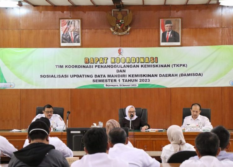 Bupati Bojonegoro Anna Mu'awanah dalam acara sosialisasi updating data mandiri kemiskinan daerah semester 1 tahun 2023 beberapa waktu lalu.