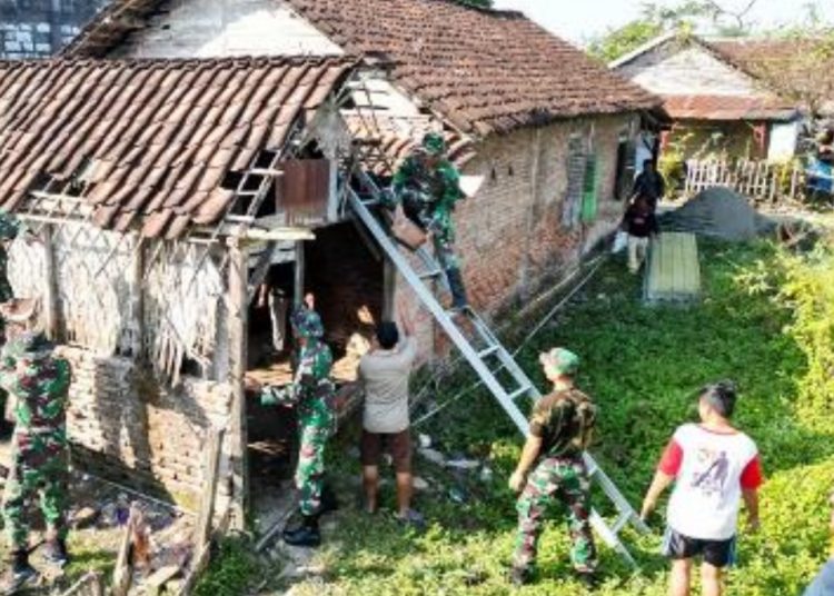 Rehab Rumah Tidak Layak Huni milik Sukono, warga Desa Campurejo RT 021/RW 001 Kecamatan/Kabupaten Bojonegoro.