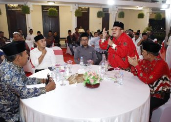 Wali Kota Surabaya Eri Cahyadi dalam pertemuan sekaligus halal bihalal dengan tokoh masyarakat Madura.