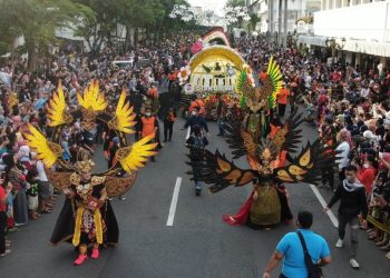 Foto dokumentasi Surabaya Vaganza tahun lalu. Untuk pelaksanaan tahun ini, demi kenyamanan pengunjung, di sepanjang rute parade akan dipasang barikade.