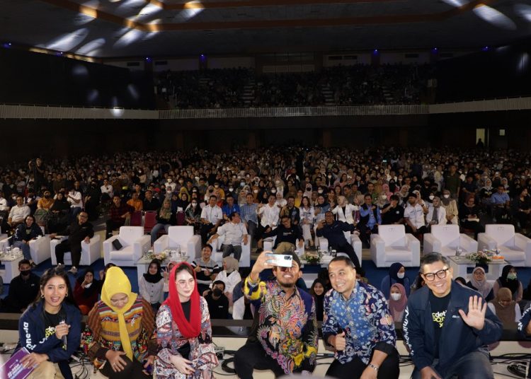 Wali Kota Surabaya Eri Cahyadi menghadiri acara #DemiIndonesia Berani Bergerak di Universitas Airlangga.