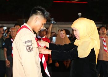 Gubernur Jawa Timur Khofifah Indar Parawansa melantik pembalap Moto3 GP asal Magetan, Mario Suryo Aji, sebagai Duta Pramuka Jawa Timur tahun 2023.