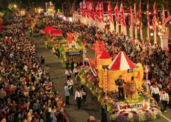 Gelaran Surabaya Vaganza atau Parade Bunga dan Budaya yang berlangsung 27 Mei 2023.