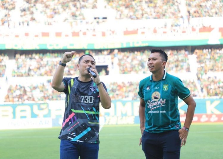 Wali Kota Surabaya Eri Cahyadi dan Presiden Persebaya Azrul Ananda.