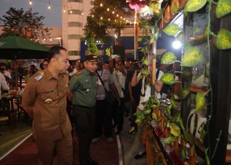 Wali Kota Surabaya Eri Cahyadi di sela meresmikan Taman Kartika di Jalan Tegalsari.