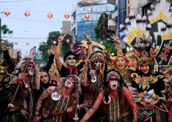 Salah satu keunikan penampilan tim peserta Festival Rujak Uleg 2023.