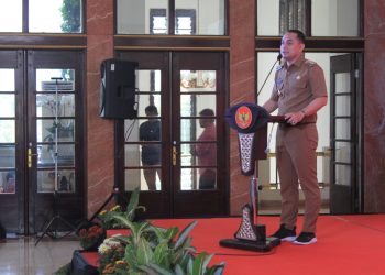 Wali Kota Surabaya Eri Cahyadi saat memberikan sambutan pada penandatanganan kesepakatan bersama antara PD Pasar Surya Surabaya dengan Polrestabes Surabaya.