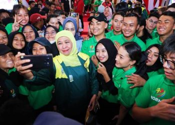 Gubernur Jawa Timur Khofifah Indar Parawansa melepas kontingen Komite Olahraga Rekreasi Masyarakat Indonesia Jatim yang akan berlaga di ajang Festival Olahraga Masyarakat Nasional VII di Bandung.