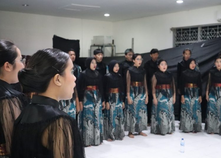 Tim Paduan Suara Mahasiswa Institut Teknologi Sepuluh Nopember Surabaya.