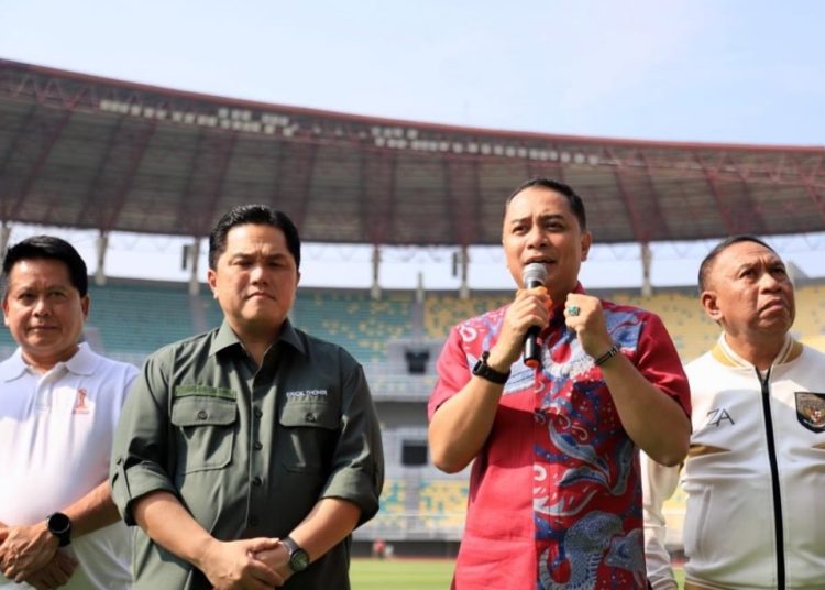 Wali Kota Surabaya Eri Cahyadi di Stadion Gelora Bung Tomo.