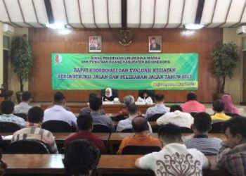 Rapat Koordinasi dan Evaluasi Kegiatan Rekonstruksi Jalan dan Pelebaran Jalan Tahun 2023 yang digelar di ruang Angling Dharmo, gedung Pemkab Bojonegoro.
