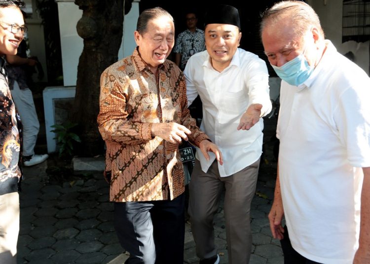 Wali Kota Surabaya Eri Cahyadi saat bertemu dengan para orang tua asuh.