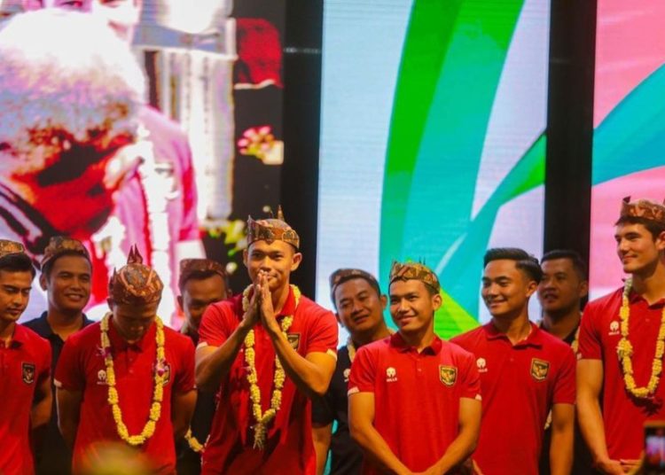 Para pemain Timnas Indonesia saat greet and meet di halaman Balai Kota Surabaya beberapa waktu lalu.