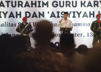Wali Kota Surabaya Eri Cahyadi memberikan sambutan dalam pengukuhan Pimpinan Daerah Muhammadiyah dan Aisyiyah Kota Surabaya periode 2022-2027.