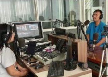 Program siar radio SAPA! (Selamat Pagi!) di Malowopati FM dengan pembahasan mengenali dan memahami kelainan refraksi.