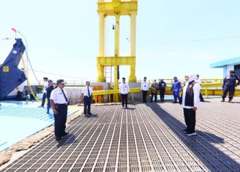 Foto ilustrasi, Gubernur Jatim Khofifah Indar Parawansa dalam salah satu kegiatan di pelabuhan.