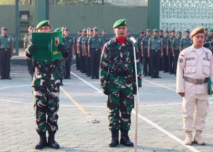 Upacara bendera yang dilaksanakan di Kodim 0813 Bojonegoro.