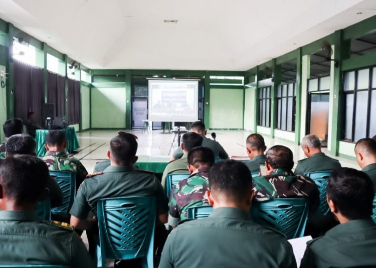 Webinar program Literasi Digital Sektor Pemerintah yang diikuti dari gedung Ahmad Yani Kodim Bojonegoro.