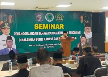 Seminar Penanggulangan Bahaya Radikalisme dan Terorisme di gedung SMA Muhammadiyah 2 (Smamda) Tower, Jalan Pucang Adi Surabaya.