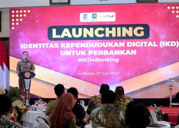 Wali Kota Eri Cahyadi menyampaikan terima kasih kepada Dirjen Dukcapil Kemendagri karena telah memilih Surabaya sebagai kota pertama yang menerapkan IKD untuk perbankan.