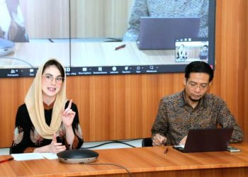 Arumi Bachsin saat menjadi keynote speaker pada Promoting Fashion as a Leading Creative Industry and Tool of Diplomacy di EJSC Jalan Simpang Ijen, Oro-Oro Ombo Kota Malang.