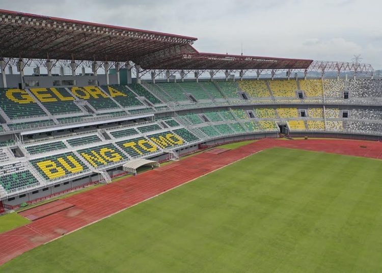 Persiapan Stadion Gelora Bung Tomo menjadi venue Piala Dunia U-17 tahun 2023.