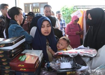 Pelaksanaan Garage Sale yang mendapat sambutan antusias dari pengunjung.