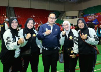 Sekda Jawa Timur Adhy Karyono penutupan Pekan Olahraga Nasional (PORNAS) XVI Korps Pegawai Republik Indonesia (KORPRI) di Stadium Jatidiri.
