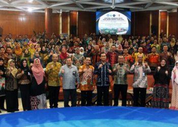 Foto bersama para mahasiswa program Rekognisi Pembelajaran Lampau desa jenjang magister (S2) Universitas Brawijaya yang mengikuti kegiatan liputan akademi dan monitoring evaluasi.