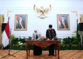 Gubernur Jawa Timur Khofifah Indar Parawansa dan Gubernur Bengkulu Rohidin Mersyah  menandatangani Nota Kesepahaman di ruang Garuda, gedung daerah Balai Raya Semarak, Bengkulu.