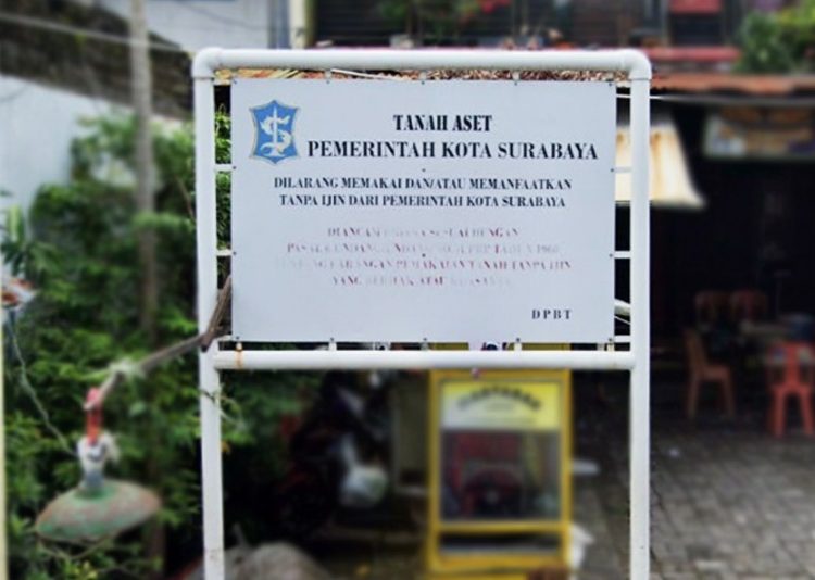 Foto ilustrasi, salah satu lahan yang diberi tanda papan yang menandakan lahan tersebut adalah aset milik Pemkot Surabaya.
