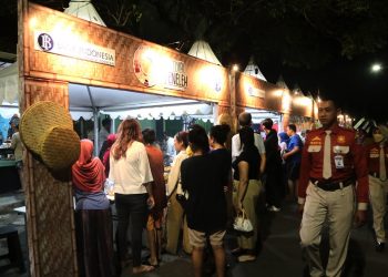 Pasar rakyat sebagai salah satu even di Festival Peneleh 2023.