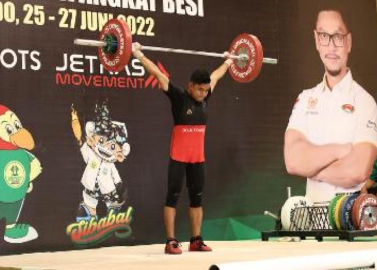 Foto dokumentasi, salah satu atlet angkat besi mengikuti kejuaraan di tahun 2022 lalu.