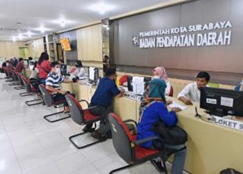 Foto ilustrasi, pelayanan di Badan Pendapatan Daerah (Bapenda) Kota Surabaya.