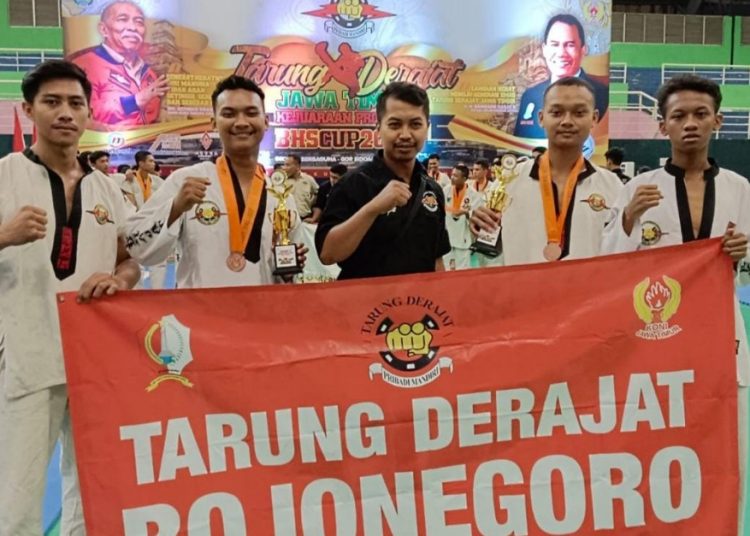 Tanding di event perdana setelah didirikan, atlet Bojonegoro raih dua perunggu di Kejuaraan Provinsi Tarung Drajat BHS Cup 2023 di GOR Sidoarjo.